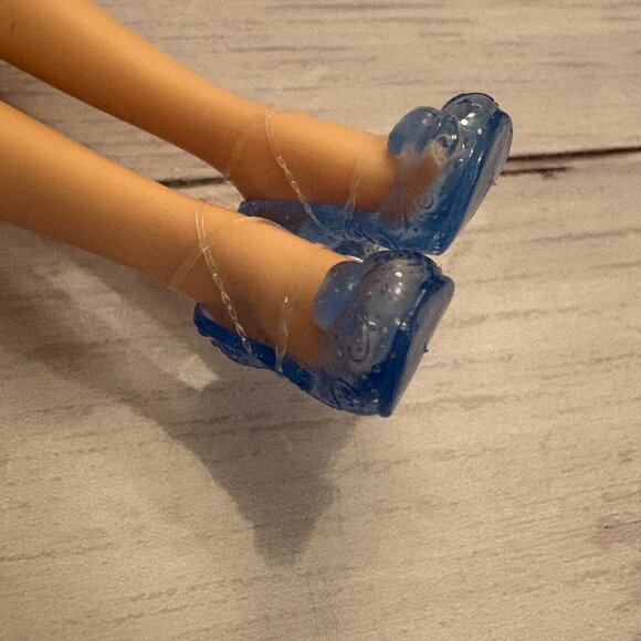 Mattel Disney Princess Cinderella Doll 2022 (SKU: 324TO) - Picture 12 of 13